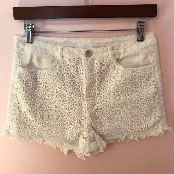 High Waisted Eyelet Shorts - Picture 2 of 3